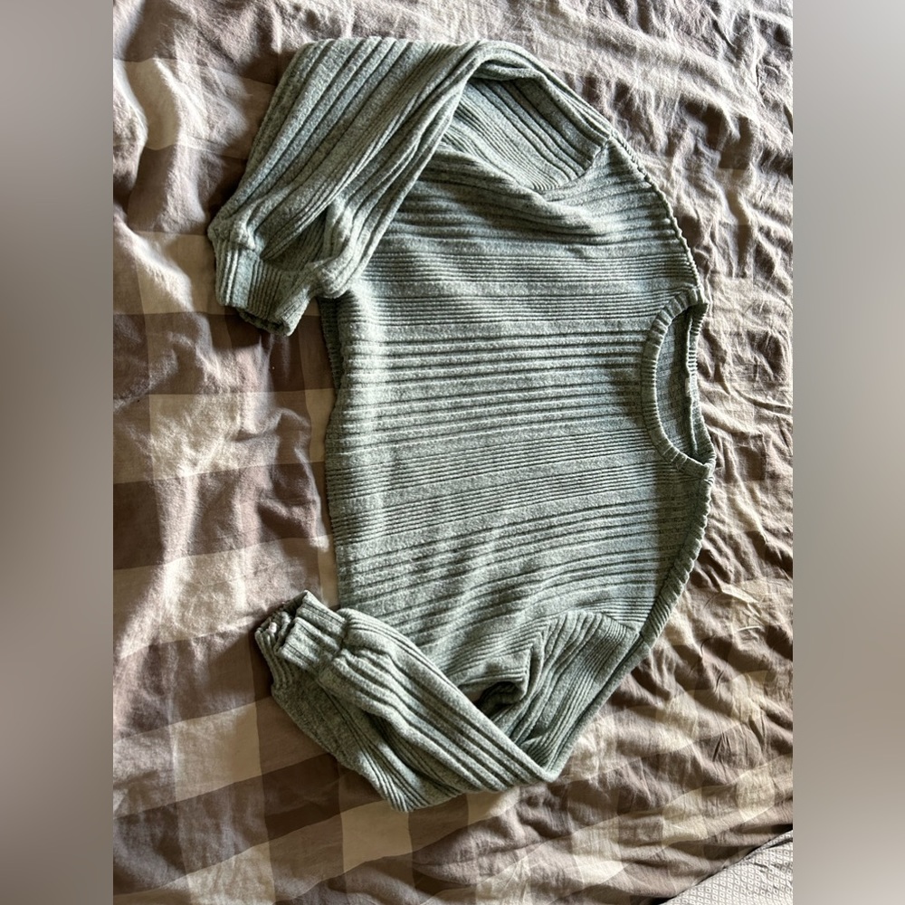 Crop top sweater